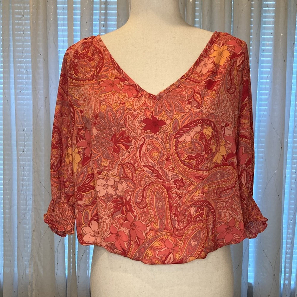 EverEve Rust color v-neck 3/4 sleeve elasticized top. Size S  NWT